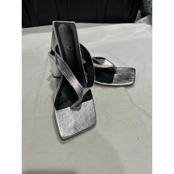 Pre Owned EGO Sandals Heel Height: 3.25" Platform: 0.25" Sliver Size 9 - Picture 4 of 7